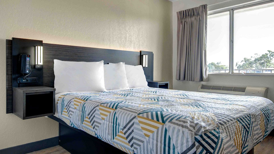 Attractive Room With King Bed