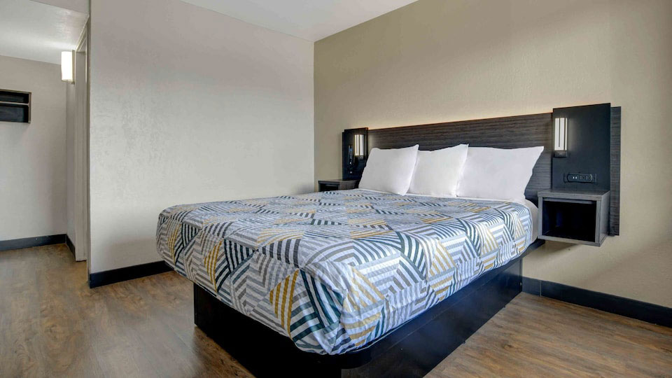 Attractive Room With King Bed